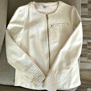 Shell face 100% polyurethane, shell backing 100% rayon size S